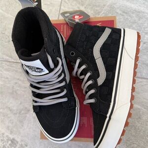 New boys girls Sz 1.5 Vans Black and Gray High-Top Shoes MTE